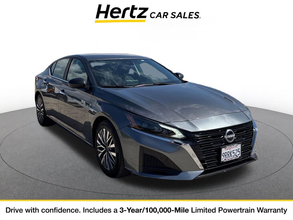 2025 Nissan Altima SV — photo 1 of 4