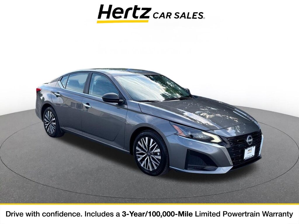 2025 Nissan Altima SV — photo 1 of 11
