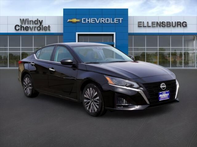 2025 Nissan Altima 2.5 SV — photo 1 of 13
