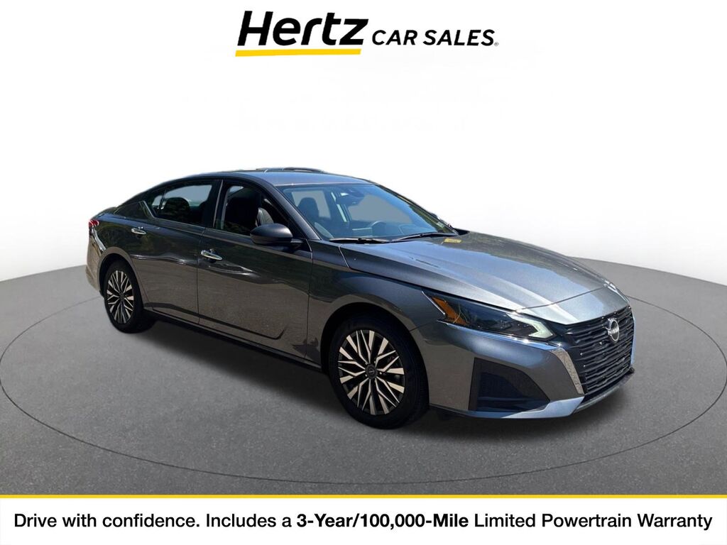2025 Nissan Altima SV — photo 1 of 11