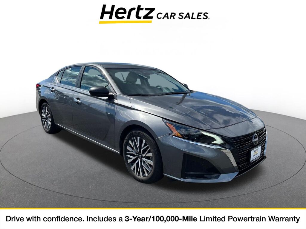 2025 Nissan Altima SV — photo 1 of 11