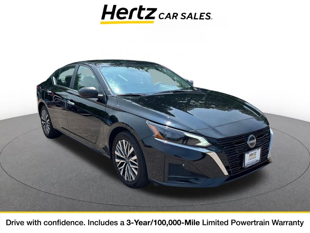 2025 Nissan Altima SV — photo 1 of 11