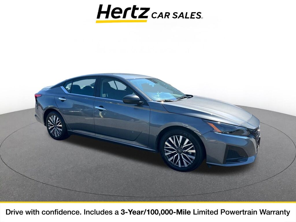 2025 Nissan Altima SV — photo 1 of 11