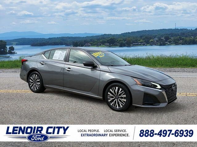 2024 Nissan Altima 2.5 SV — photo 1 of 4