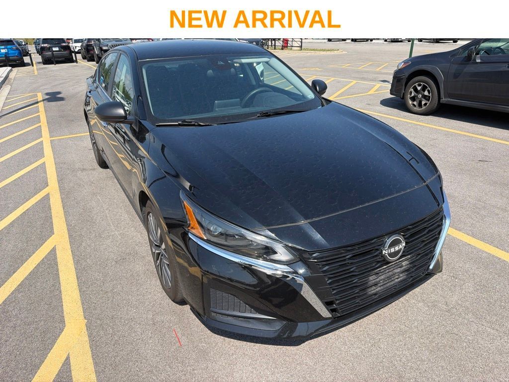 2024 Nissan Altima 2.5 SV — photo 1 of 8