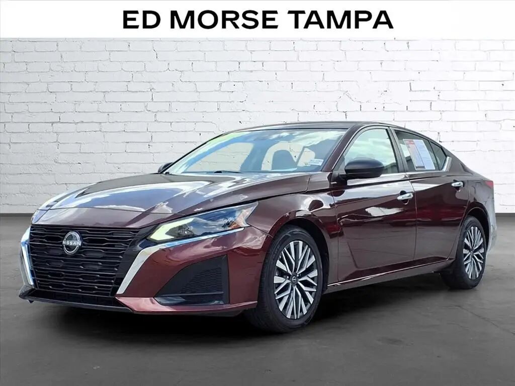 2024 Nissan Altima 2.5 SV — photo 1 of 13