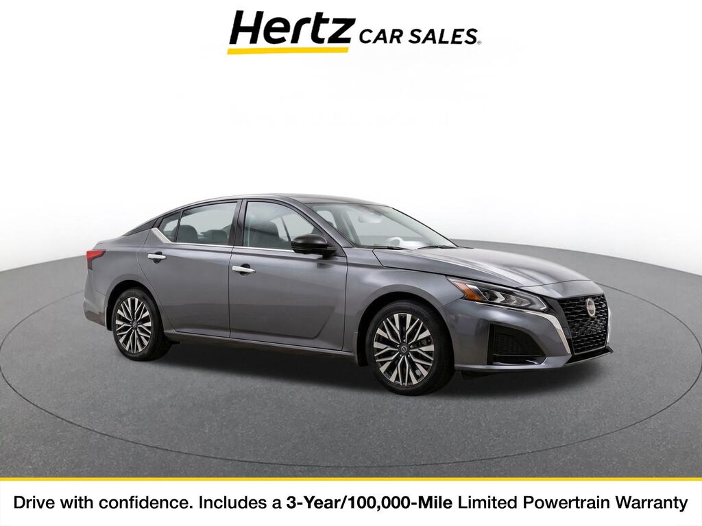 2025 Nissan Altima SV — photo 1 of 8