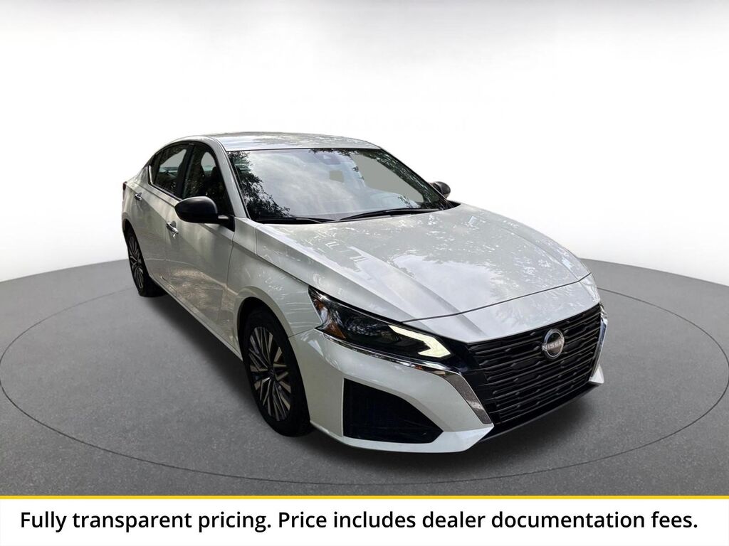 2025 Nissan Altima SV — photo 1 of 1