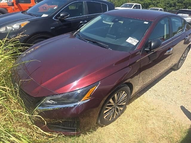 2025 Nissan Altima 2.5 SV — photo 1 of 13