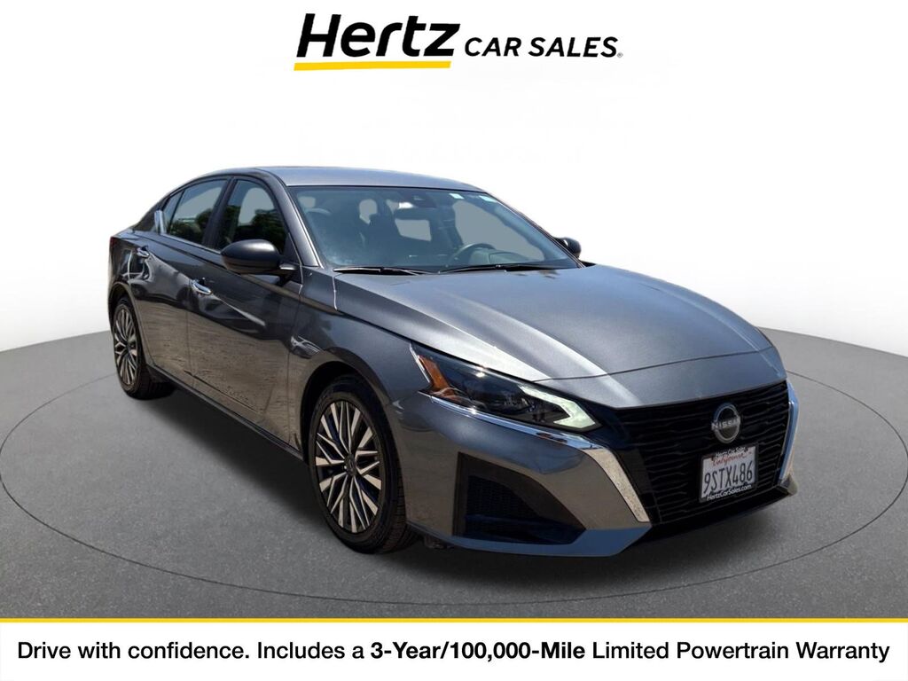 2025 Nissan Altima SV — photo 1 of 11