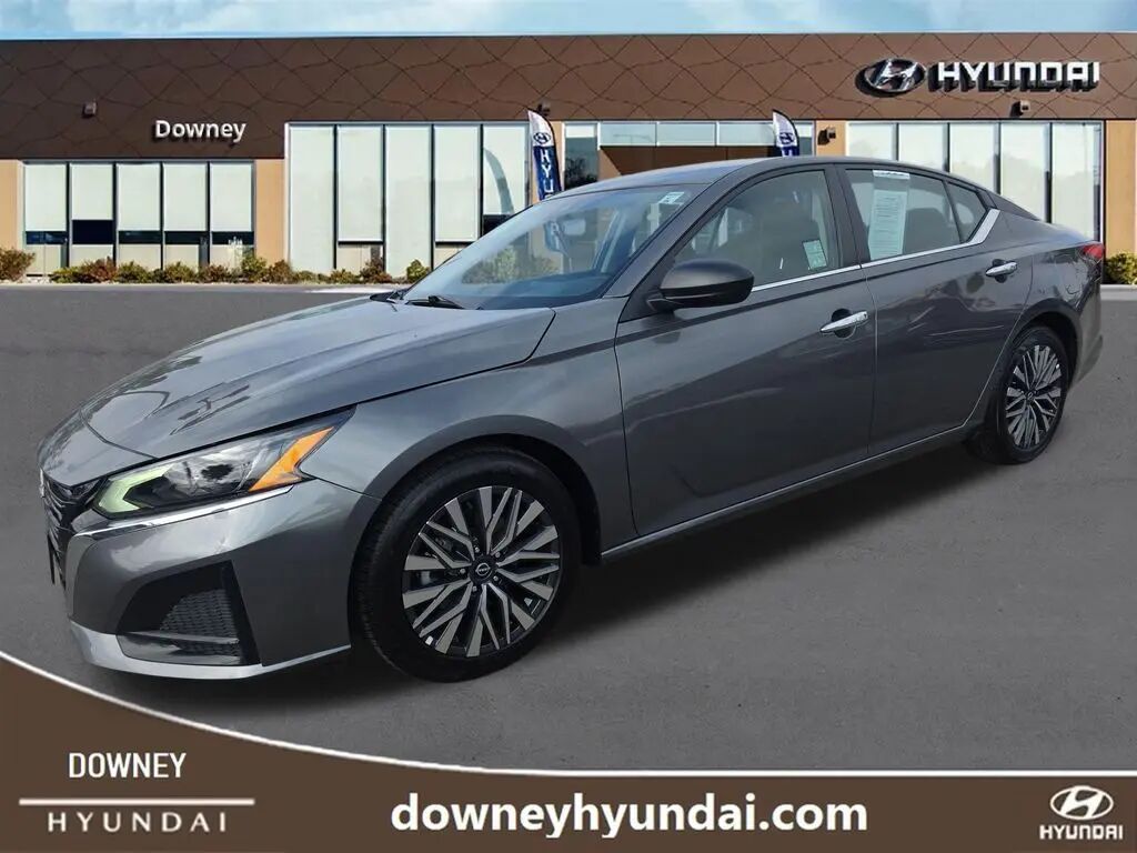 2025 Nissan Altima 2.5 SV — photo 1 of 13