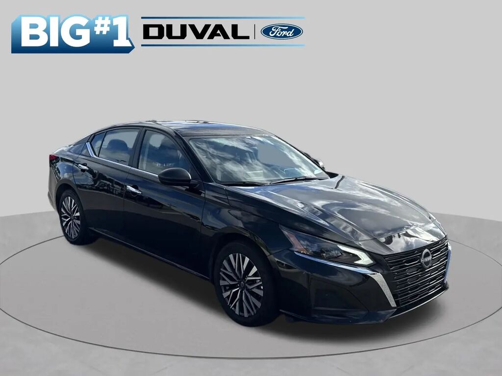 2025 Nissan Altima 2.5 SV — photo 1 of 13