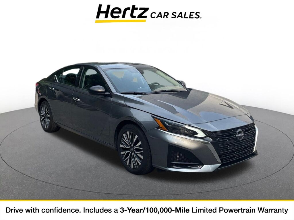 2025 Nissan Altima SV — photo 1 of 11