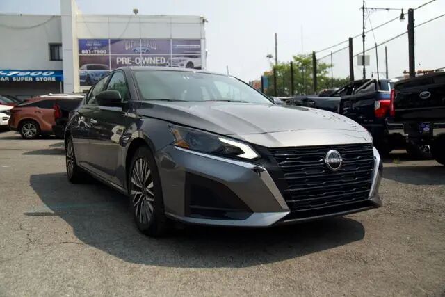 2025 Nissan Altima 2.5 SV — photo 1 of 13