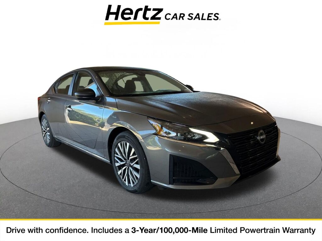 2025 Nissan Altima SV — photo 1 of 11