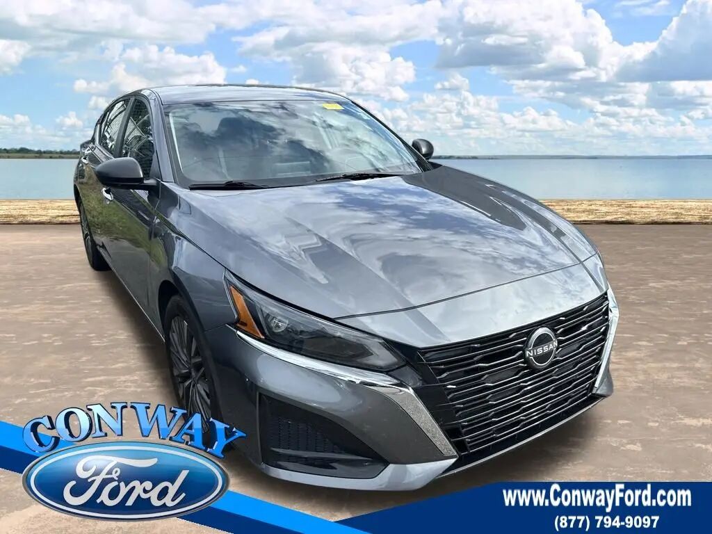 2025 Nissan Altima 2.5 SV — photo 1 of 11