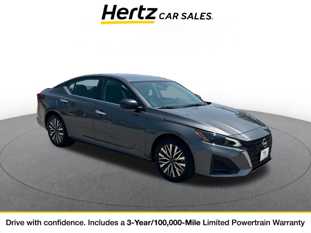 2025 Nissan Altima SV — photo 1 of 11
