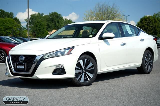 2020 Nissan Altima 2.5 SV — photo 1 of 13