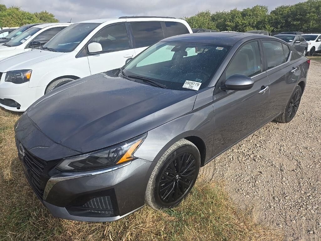 2025 Nissan Altima 2.5 SV — photo 1 of 1