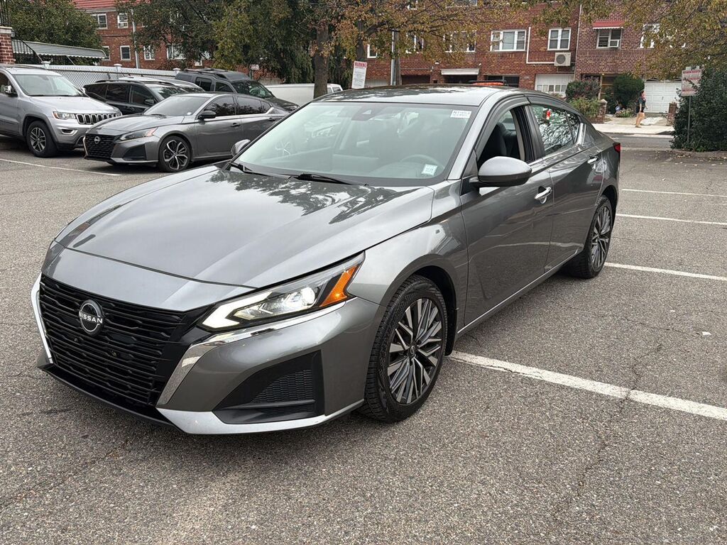 2023 Nissan Altima 2.5 SV — photo 1 of 13