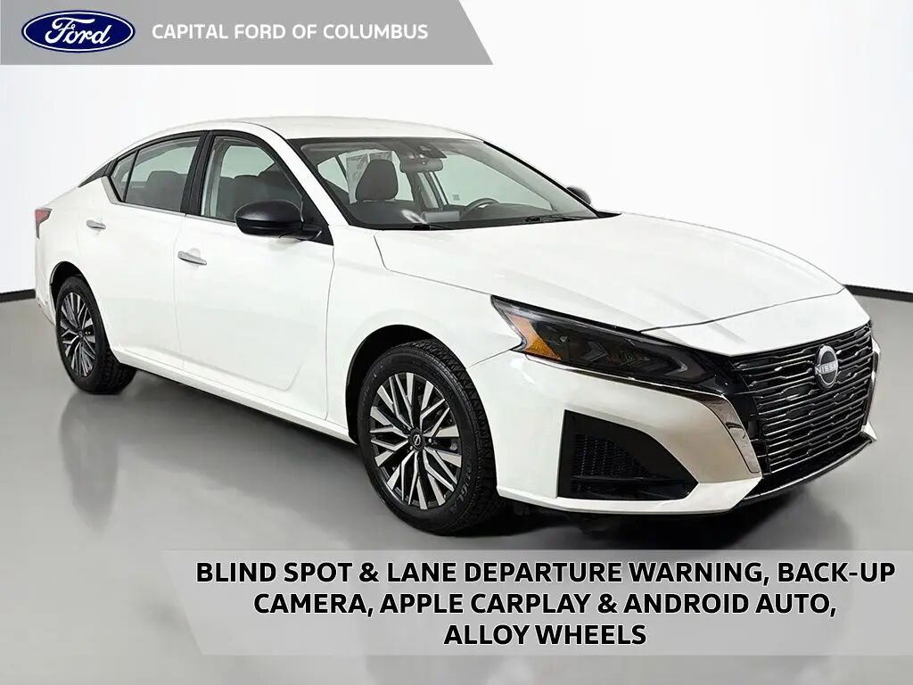 2025 Nissan Altima 2.5 SV — photo 1 of 12
