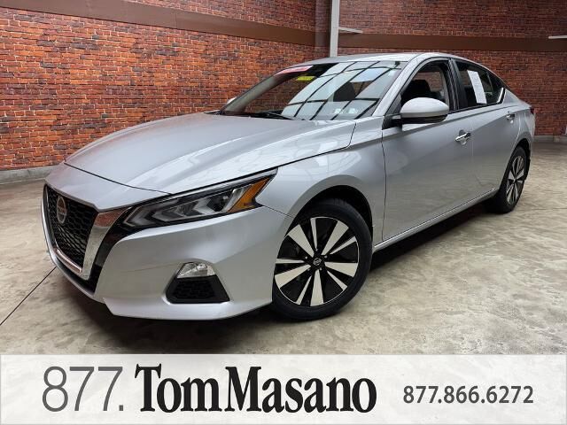 2022 Nissan Altima 2.5 SV — photo 1 of 13