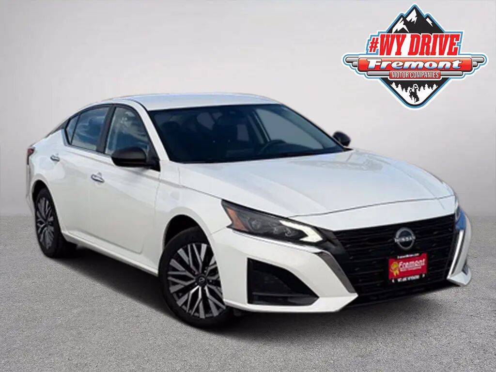 2025 Nissan Altima 2.5 SV — photo 1 of 13