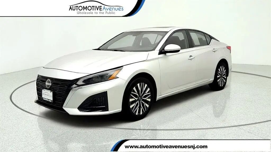 2024 Nissan Altima 2.5 SV — photo 1 of 13