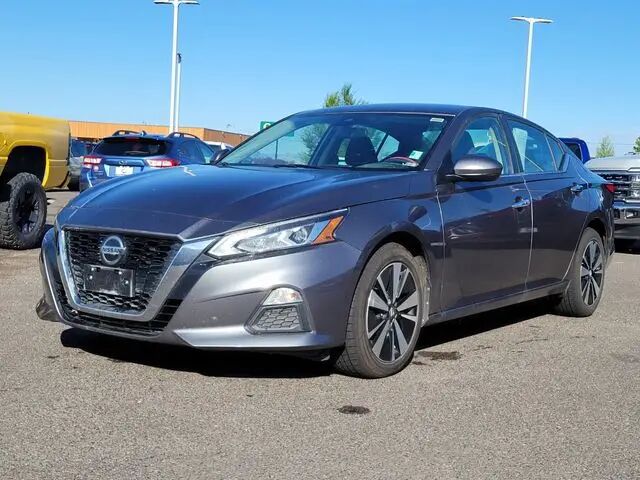 2022 Nissan Altima 2.5 SV — photo 1 of 13