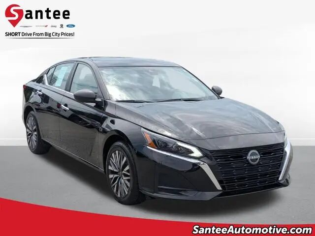 2025 Nissan Altima 2.5 SV — photo 1 of 13