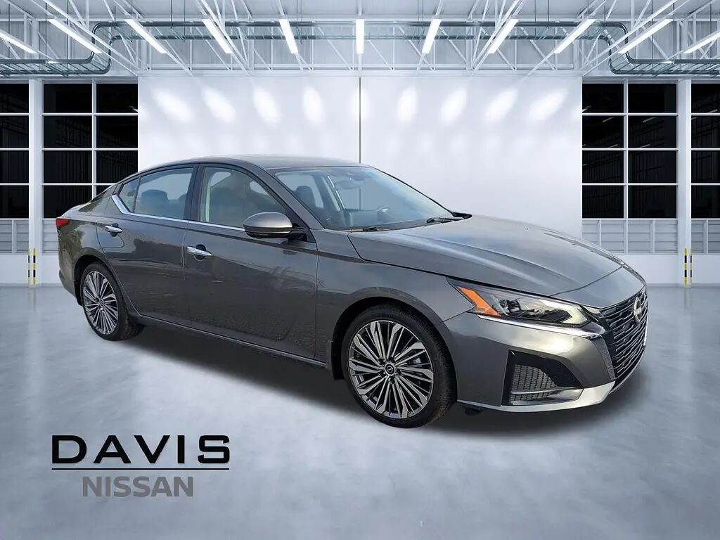 2025 Nissan Altima 2.5 SL — photo 1 of 13