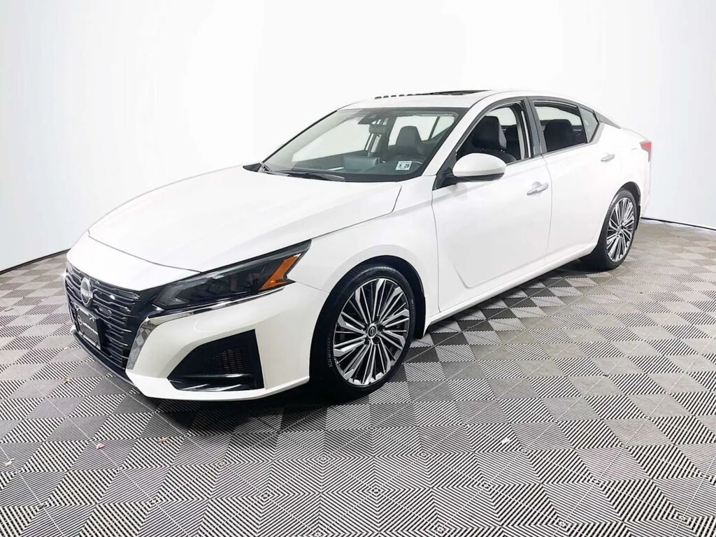 2024 Nissan Altima 2.5 SL — photo 1 of 13
