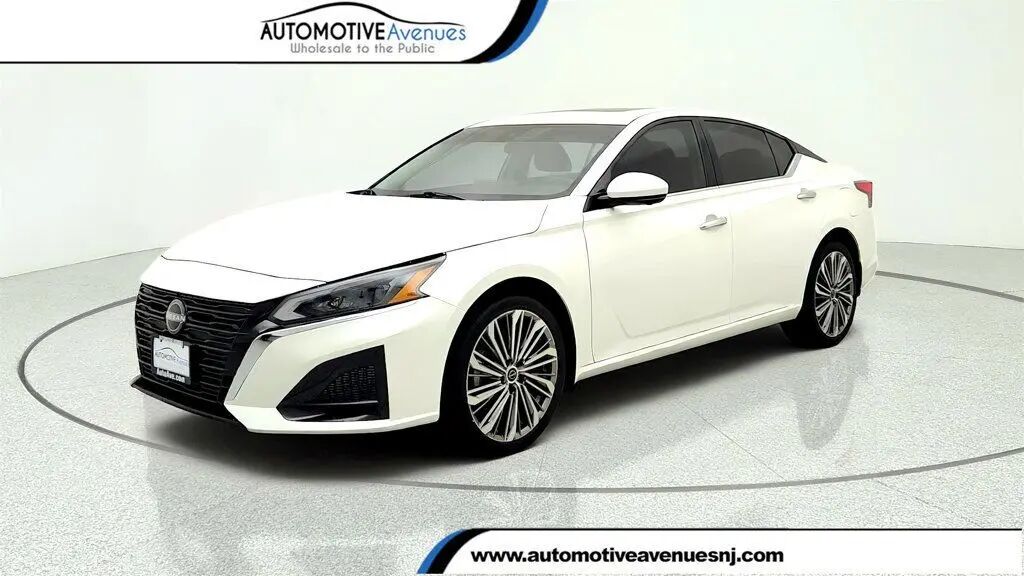 2023 Nissan Altima 2.5 SL — photo 1 of 13