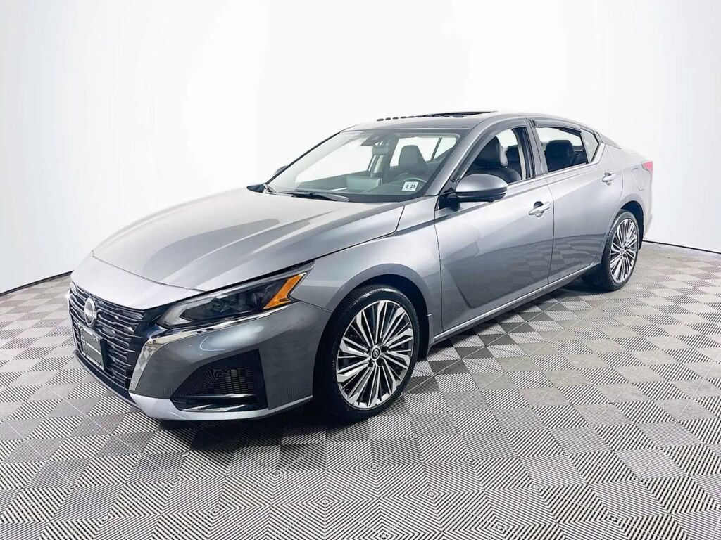 2024 Nissan Altima 2.5 SL — photo 1 of 13