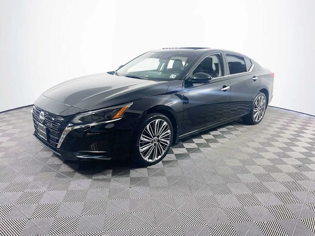 2024 Nissan Altima 2.5 SL — photo 1 of 13
