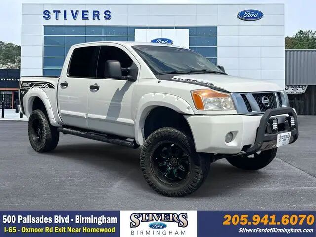 2013 Nissan Titan SV — photo 1 of 11