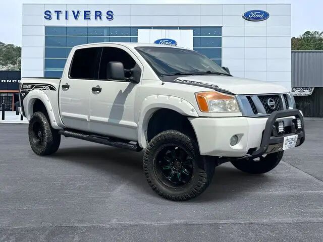 2013 Nissan Titan SV