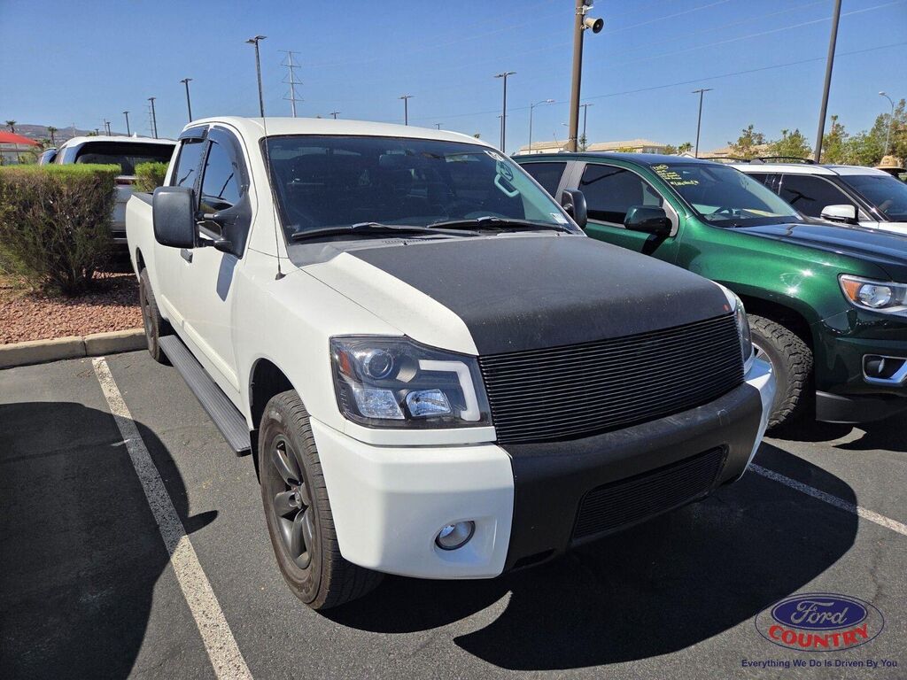 2012 Nissan Titan SV — photo 1 of 2
