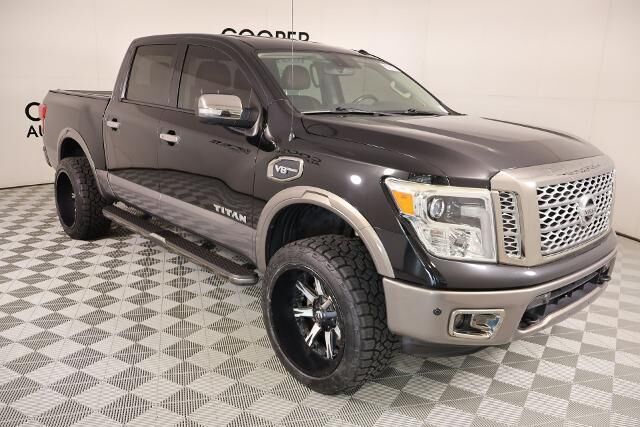 2017 Nissan Titan S — photo 1 of 13