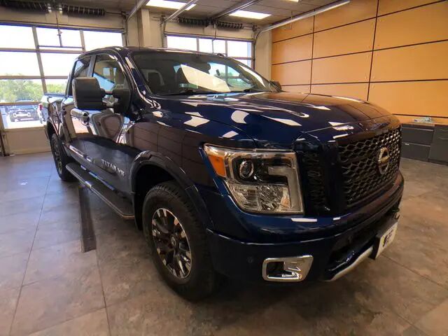 2018 Nissan Titan PRO-4X — photo 1 of 13