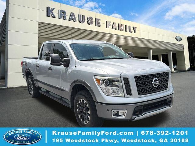 2018 Nissan Titan PRO-4X — photo 1 of 11