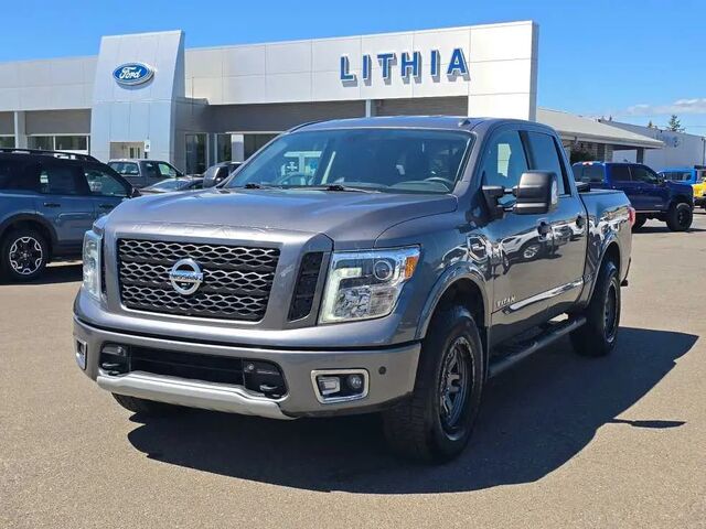 2017 Nissan Titan PRO-4X — photo 1 of 13