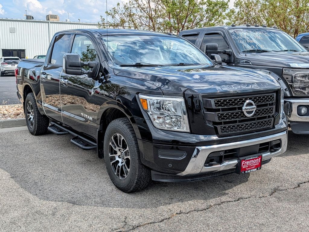 2021 Nissan Titan SV — photo 1 of 6
