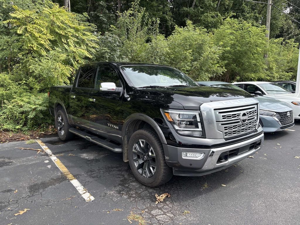 2023 Nissan Titan — photo 1 of 6