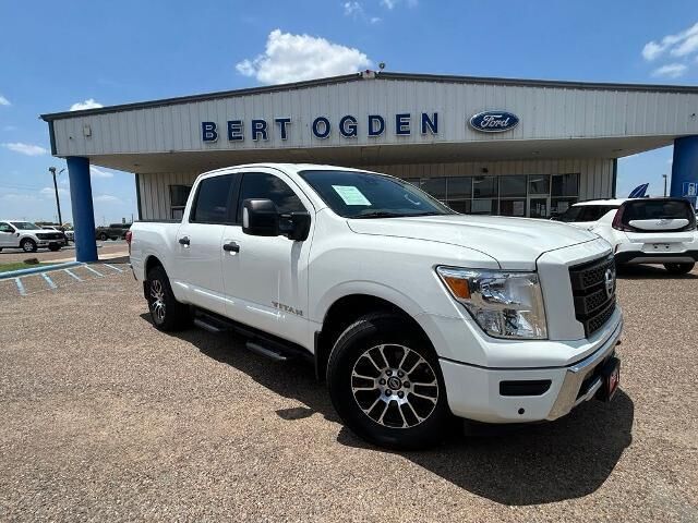 2022 Nissan Titan SV