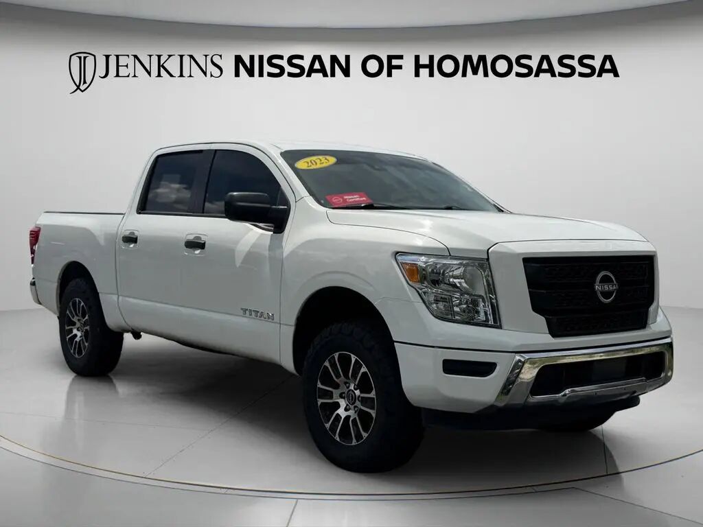 2023 Nissan Titan SV — photo 1 of 13
