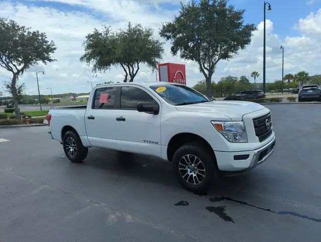 2023 Nissan Titan SV