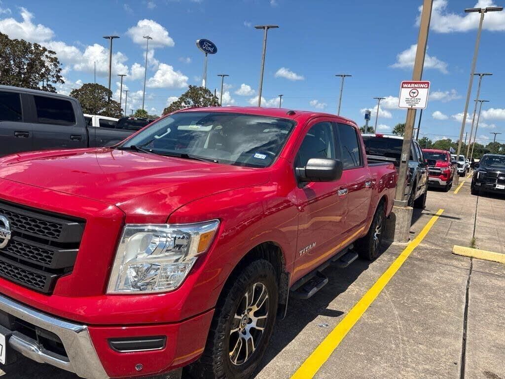 2021 Nissan Titan SV — photo 1 of 1