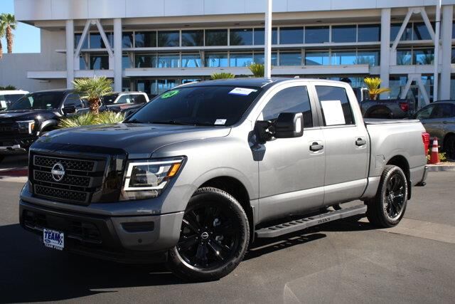 2024 Nissan Titan SV — photo 1 of 9