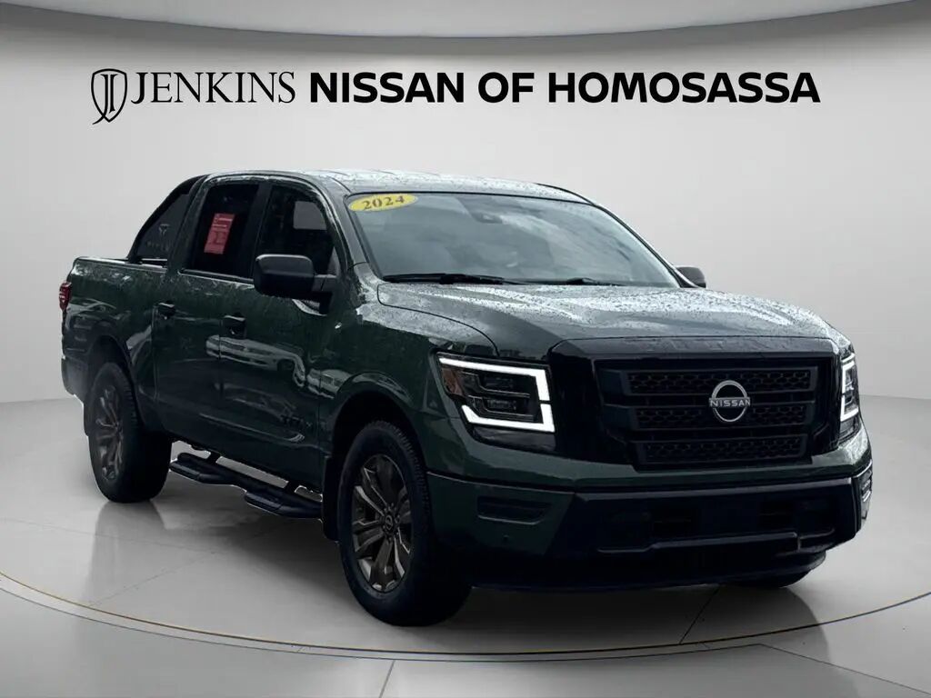 2024 Nissan Titan SV — photo 1 of 13